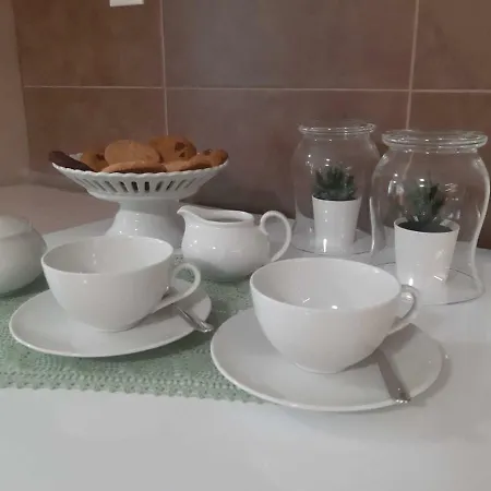 Perfect Location Apartment *