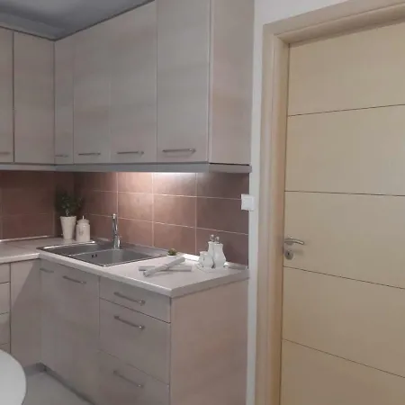 Perfect Location Apartment *